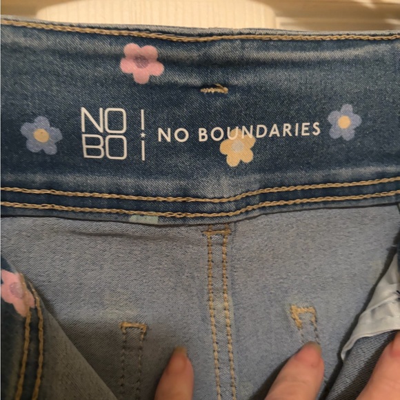 No Boundaries Light Blue Denim Floral Jeans - Picture 8 of 8